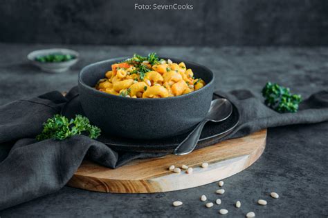 Cremige Penne mit Hokkaidokürbis und Pinienkernen von SevenCooks