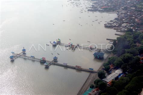 JEMBATAN PANTAI KENJERAN SURABAYA ANTARA Foto