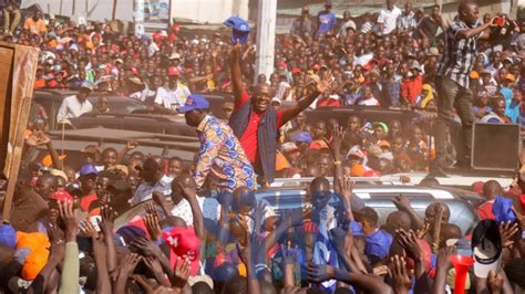 LIVE RAILA ODINGA AND OTHER AZIMIO LEADERS LEADS A RALLY AT KAMUKUNJI