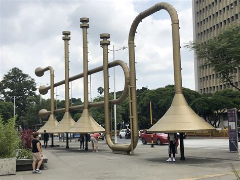 Monumento Las Trompetas De Jairo Varela En Cali Colombi Flickr