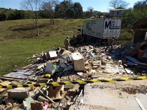 Tragédia Caminhão de Ourinhos se envolve em acidente em Ponta Grossa