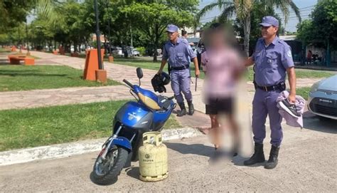 Le hizo fuck you al gobernador Gildo Infráns lo golpean y lo meten preso