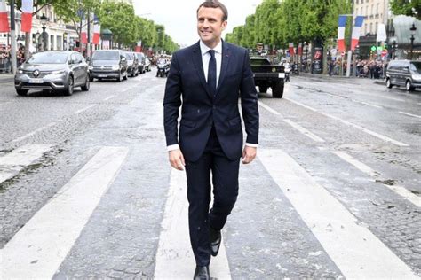 Emmanuel Macron Film Incognito Dans Les Rues De Paris Une Vid O