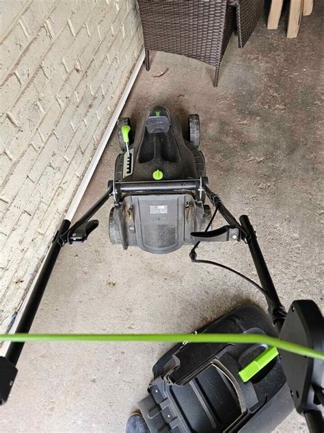 Gtech Battery Lawnmower With Grass Collecter Model Clm021 Ebay