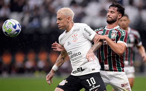 Análise Fluminense vai do céu ao inferno contra o Corinthians e chega