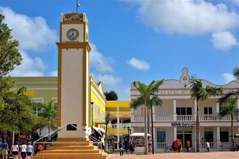 Plaza del Sol in San Miguel, Cozumel, Mexico - Encircle Photos