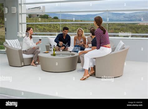 Group Women Friends 40s Hi Res Stock Photography And Images Alamy