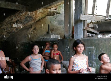 Favela Kinder Spielen Stockfotos Und Bilder Kaufen Alamy