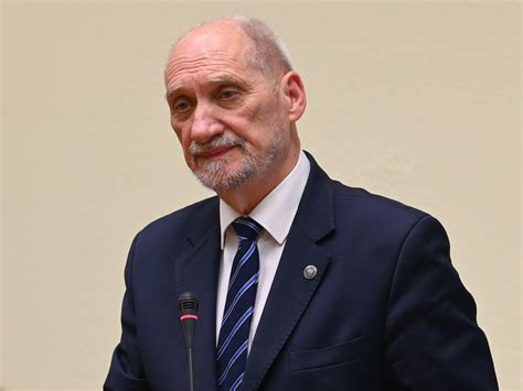 Macierewicz musi przeprosić Tuska Sikorskiego i Siemoniaka Jak