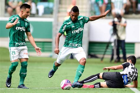 Antônio Carlos dedica 1º gol pelo Palmeiras a sogro que sofreu infarto