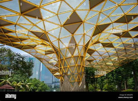 The Perdana Canopy, a unique structure of modern geometric design ...