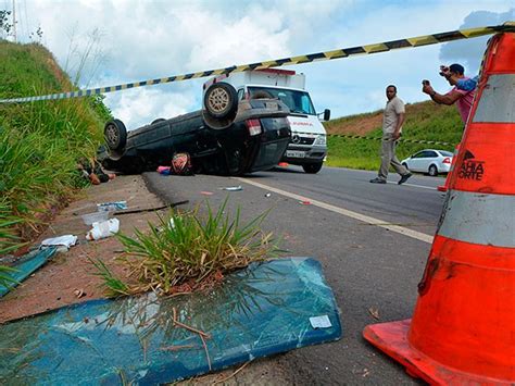 G Mulher Morre Ap S Capotar Carro Na Ba Filho De Cinco Anos