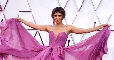 Halle Berry Has Jaws Dropping As She S Pictured Totally Naked Drinking