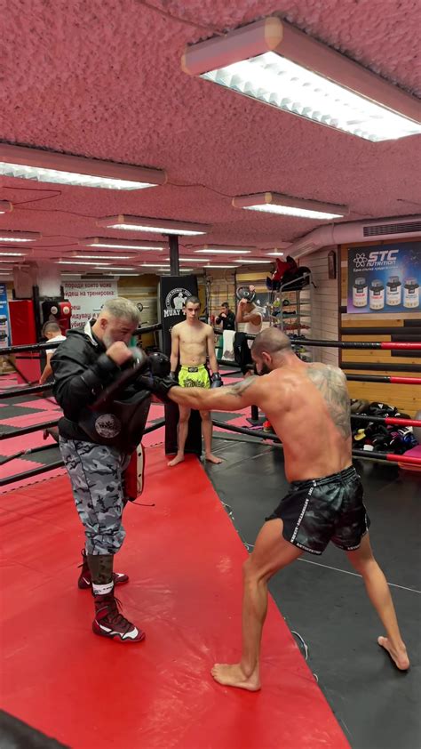 Антон Петров е готов за тежък бой както винаги ! @maxfightpromotion 16. ...