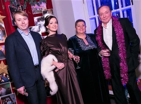 Единственная жена знаменитого телеведущего Александра Маслякова. Вместе ...