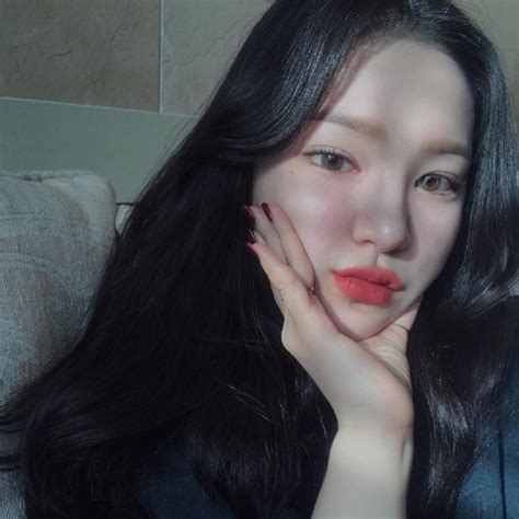 Đã xinh sẵn nhưng các hot girl mạng xã hội còn áp dụng tuyệt chiêu makeup này nên nhan sắc