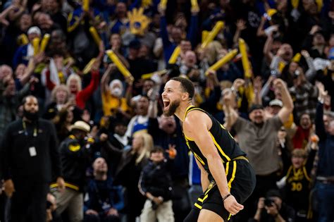 NBA Roundup Warriors Edge Suns On Stephen Curry S Late Trey Reuters