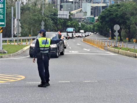 臺9線北上車流湧現 新城警加派警力疏導引導北上車潮