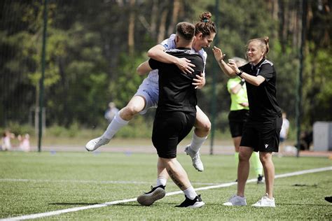 Lech Pozna Gol Policjantki Zapewni Awans Kolejorz Stworzy W Dwa