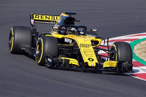 F La Renault R S Se Montre En Action Barcelone