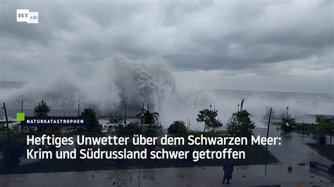 Heftiges Unwetter über dem Schwarzen Meer Krim und Südrussland schwer