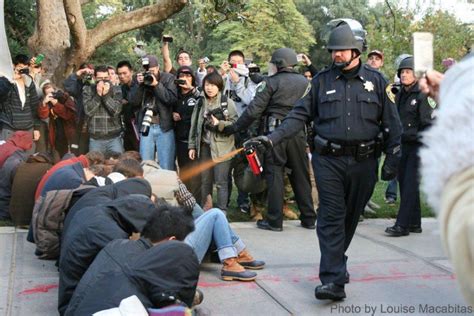 Occupy Wall Street Uc Davis Campus Police Lt Pepper Sprays Sitting