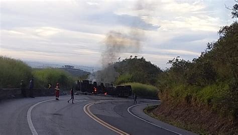 Carreta Carregada Etanol Tomba Deixa Motorista Ferido E Interdita