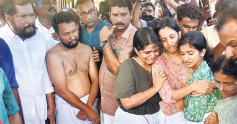 Tearful Farewell For Kannur Adm Naveen Babu In Pathanamthitta