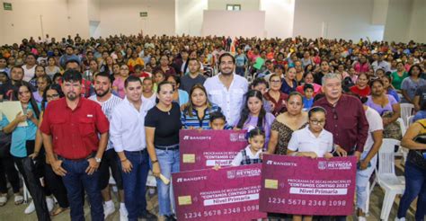 Notigape Entreg Carlos Pe A Ortiz Tarjetas De Becas