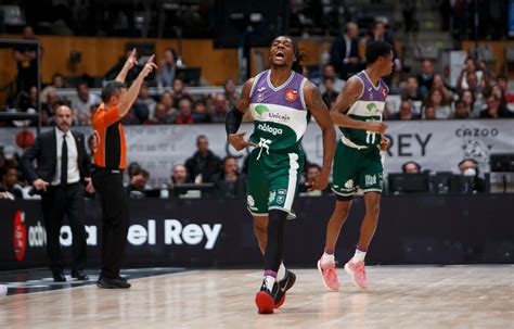 El Unicaja Ata La Renovaci N De Kendrick Perry