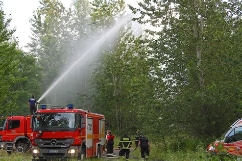 Feuerwehr Bek Mpft Fl Chenbrand In Bernau