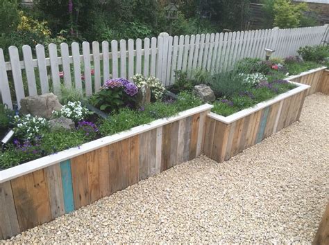 Raised pallet flower bed | Pallets garden, Wood pallets, Pallet projects