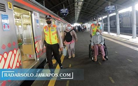 Mulai Juli Penumpang Kereta Api Jarak Jauh Wajib Bawa Kartu Vaksin