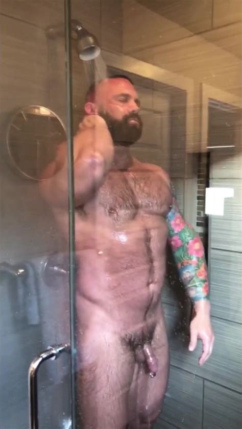 Hot Tatooed Musclebear Showering ThisVid
