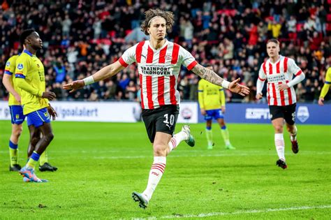 Fábio Silva Vindt Zijn Geluk Bij Psv Voetbal International