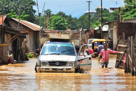 Las Inundaciones Causadas Por El Monzón En India Causan 76 Muertos