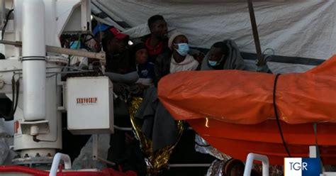 Fine Odissea Per I Migranti Salvati Dalla Sea Watch