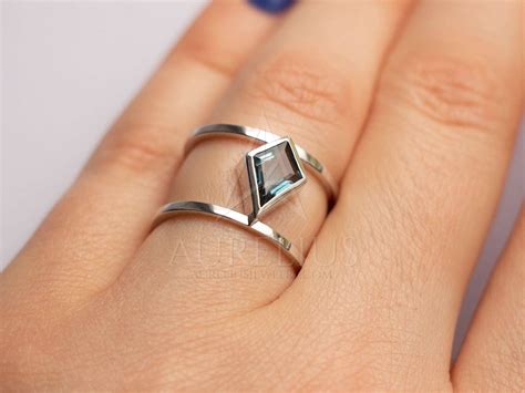 Anillo De Doble Alianza De Topacio Azul London En Forma De Cometa