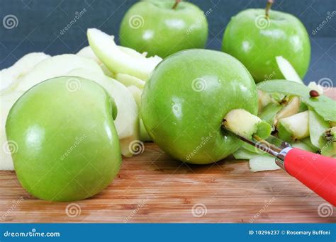 Preparing Apples for Pie Baking Stock Image - Image of baking, front: 10296237