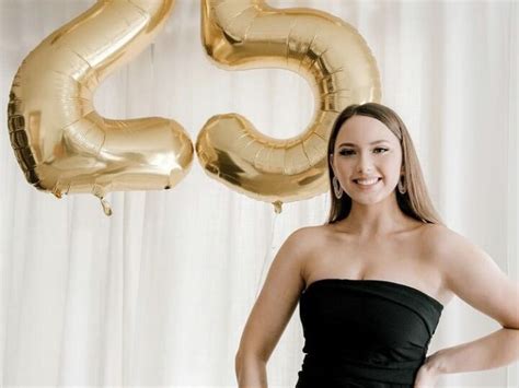 Hailie Mathers Celebrates Birthday In Tight Black Dress, Leaves Jaws on ...