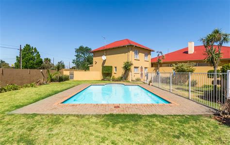 3 Bedroom Townhouse For Sale In Krugersdorp North 90 De Wet Street