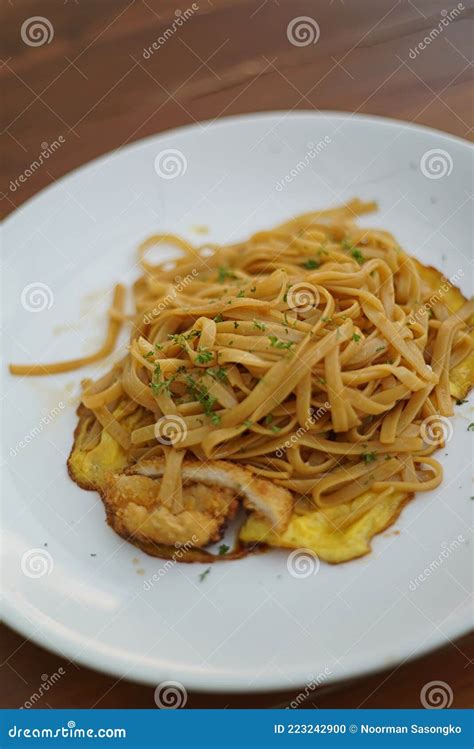 Delicious Stir Fried Flat Noodle Stock Photo Image Of Dark Spaghetti