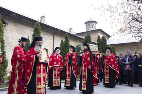 Procesiune Cu Moa Tele Sfin Ilor De Mucenici La M N Stirea Antim