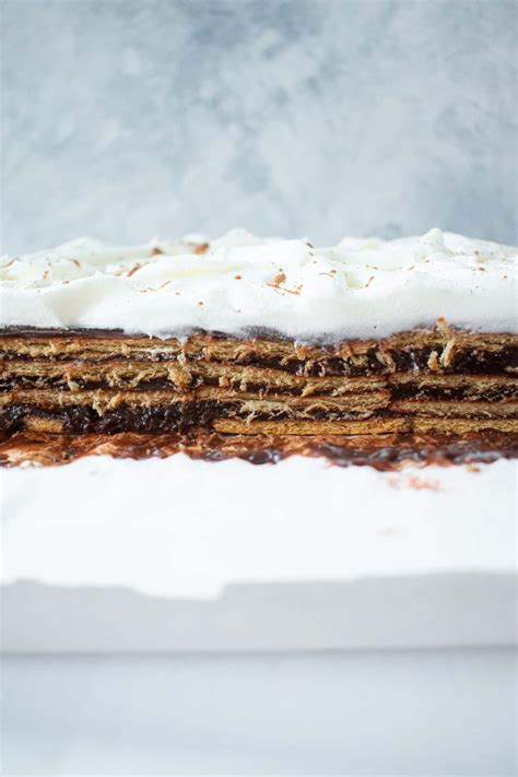 Chocolate Graham Cracker Icebox Cake - Bite your Cravings