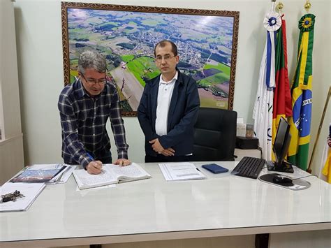 Vice Prefeito Adroaldo Assume O Comando Do Executivo Prefeitura