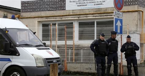 Crs En Feu Rennes Le Parquet Ouvre Une Enqu Te Pour Tentative D Homicide