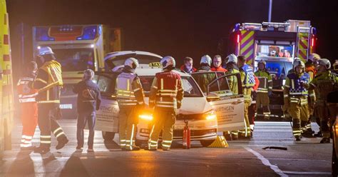 Taxi Crash In Dresden Offenbar Mehrere Verletzte Bei Schwerem Unfall