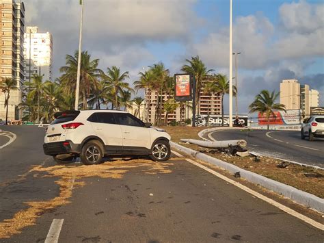 Motorista Perde O Controle E Bate Em Poste Na Avenida Dos Holandeses Em