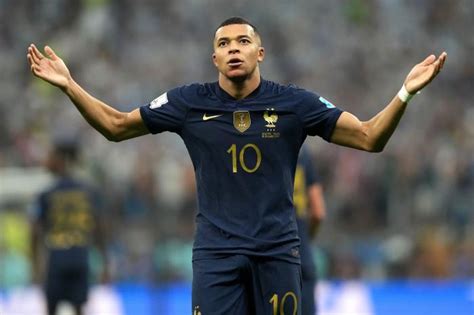 World Cup 2022 Awards Messi Wins Golden Ball Mbappe Wins Golden Boot