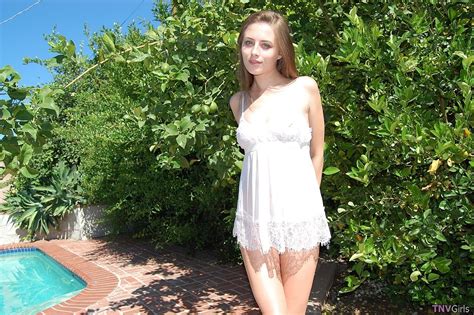 Smoking Hot Teen Loses Her White Lingerie And Poses Naked In A Solo